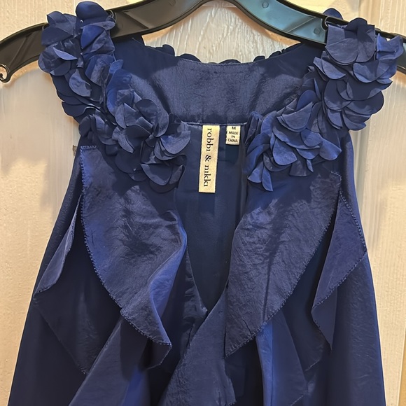 Robbi & Nikki Silk Razorback Top - Picture 3 of 5